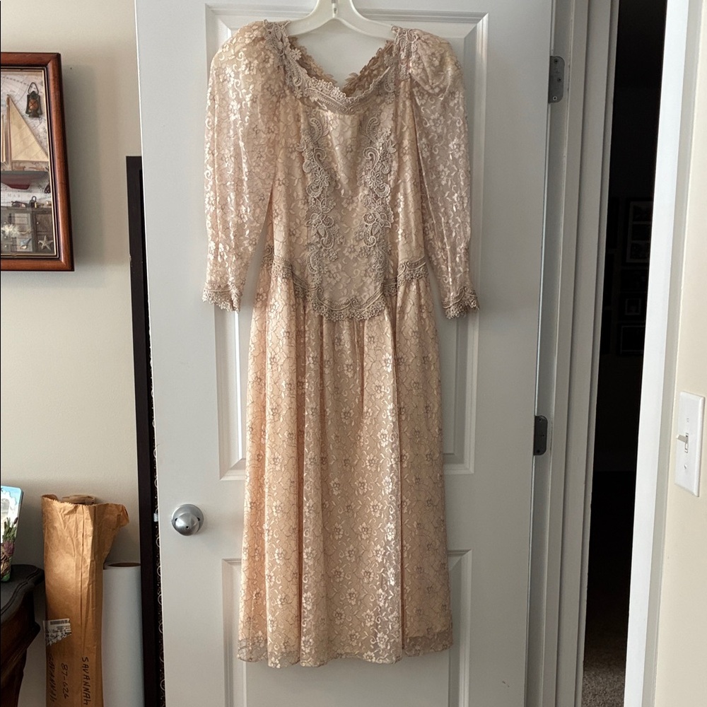 Cachet Lace Long Sleeve Dress in Cream